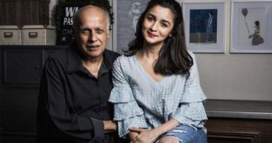 mahesh bhatt with daughter