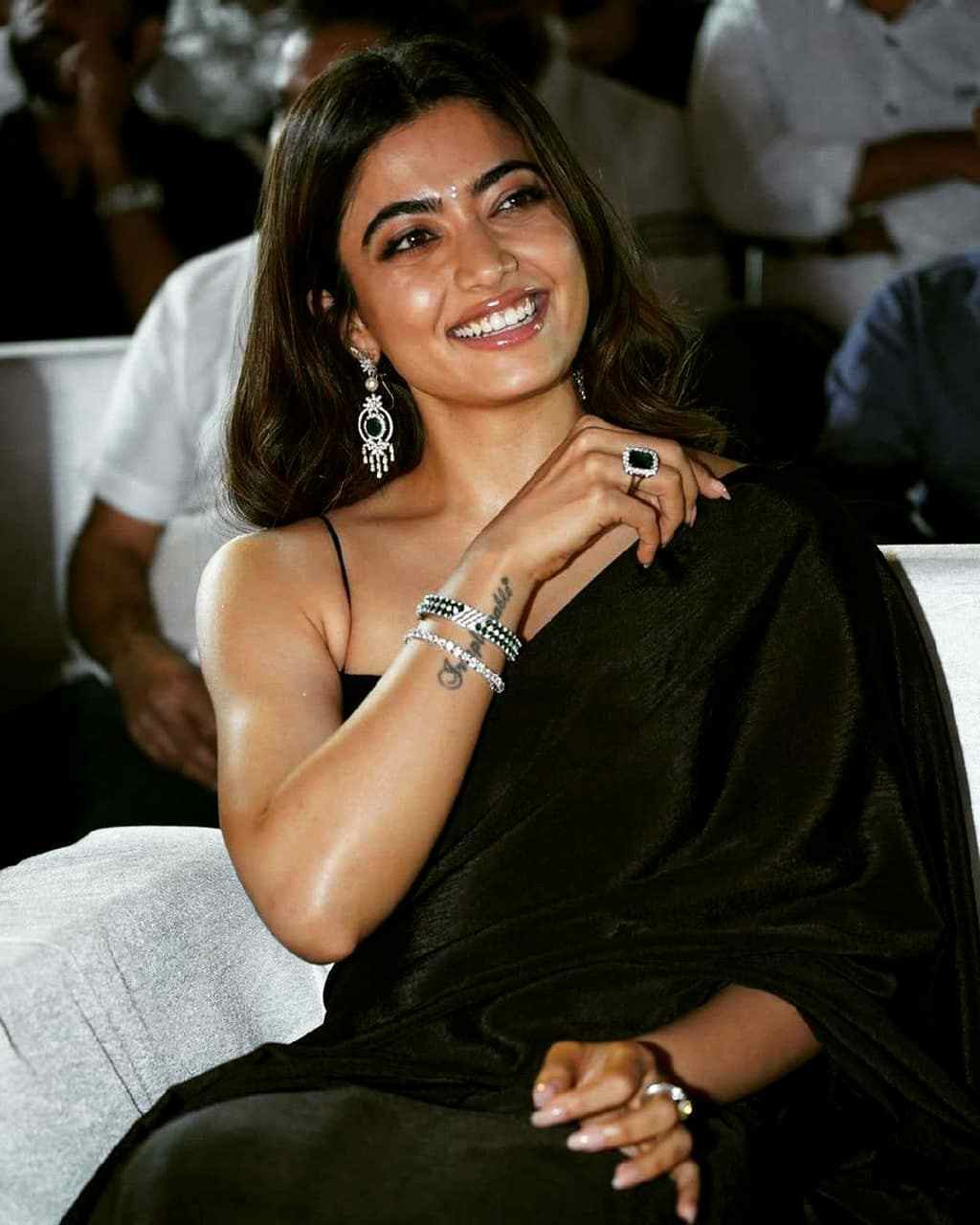 Rashmika mandanna in black saree