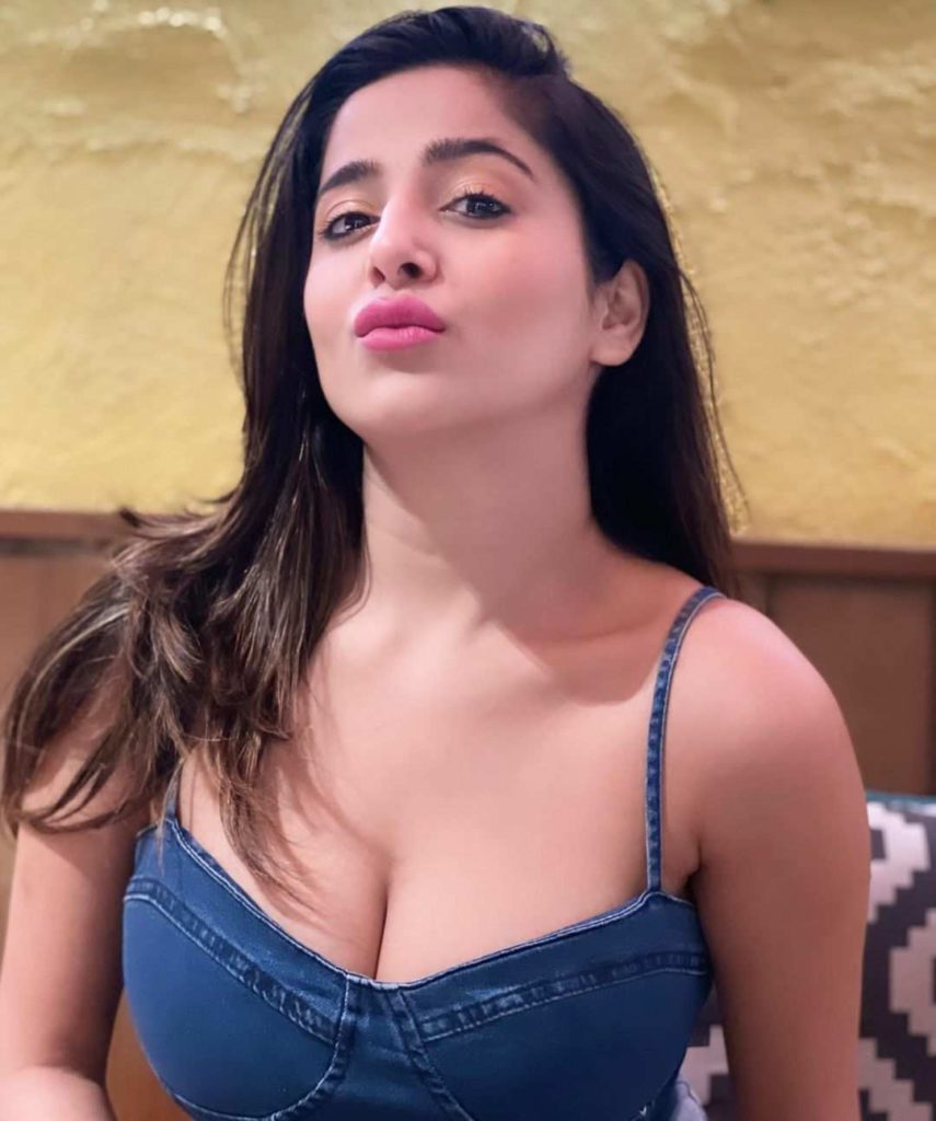 Kate Sharma cleavage