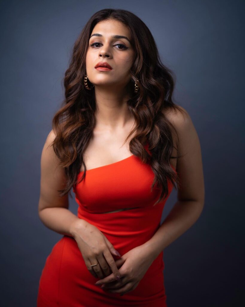 Shraddha Das looks very hot in Red 