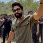 Allu arjun greeting his fans on Pushpa 2 sets